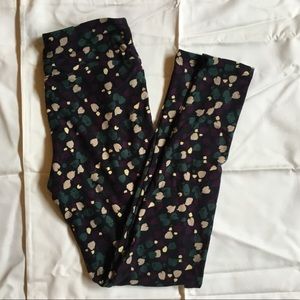 LuLaRoe OS Leggings Purple floral pattern.